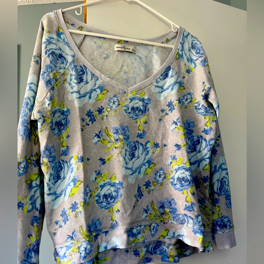 2 for 1 chill/workout tops!